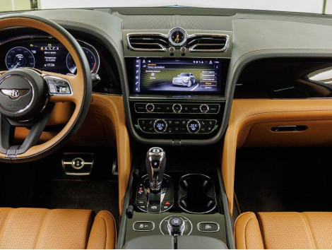 Bentley Bentayga Azure 3700 км