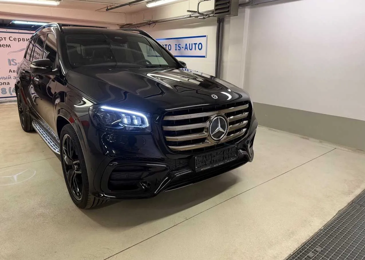 Mercedes-Benz GLS450d (GLS450d4MATIC + RearSeat Entertainment Package)